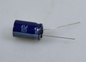 Radiální kondenzátor 47uF/160V