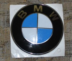 Přední Znak BMW na kapotu. Klasické provedení, průměr 80 mm s nalepovacím kroužkem. 
