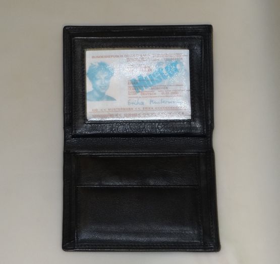 Pouzdro na karty a doklady 