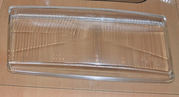 Sklo světlometu pravé 301246148  Škoda 