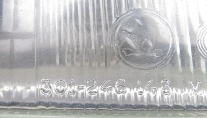 Sklo světlometu pravé 301246148  Škoda 