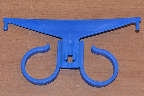 Držák urinálních sáčků.