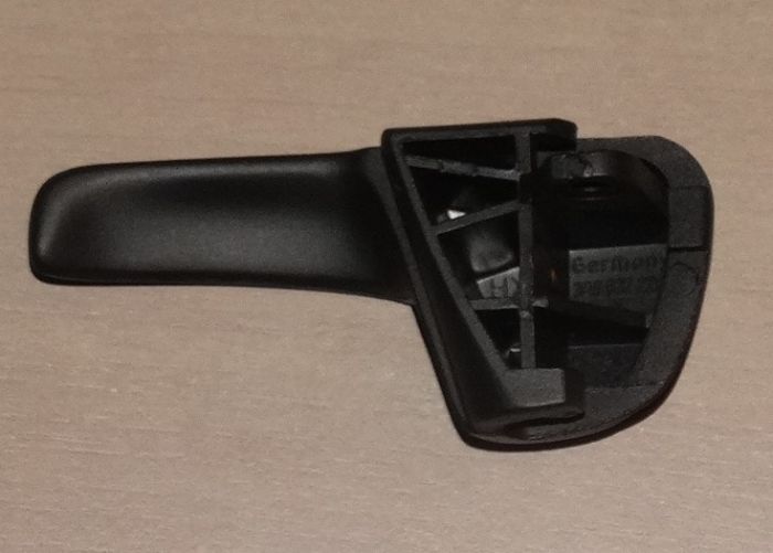 Páčka na otvírání.