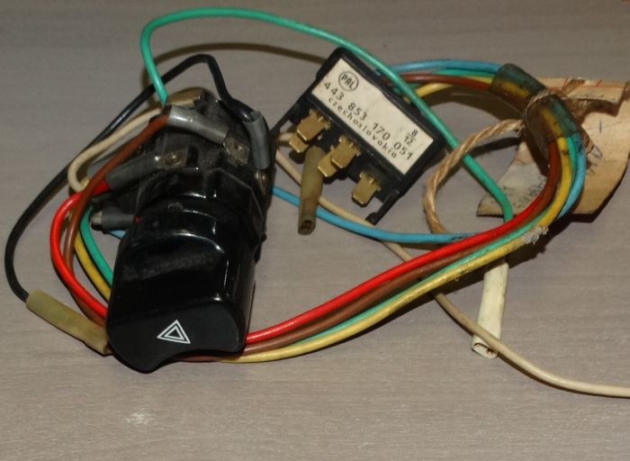 Spinač výstražných světel Škoda.