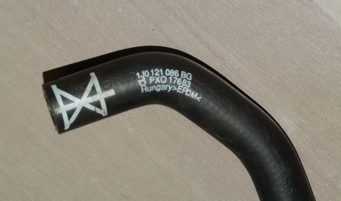 1J0121086BG - Vodní hadice ORIGINÁL 