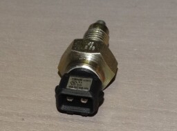 Spínač zpětných světlometů 002945415A ŠKODA