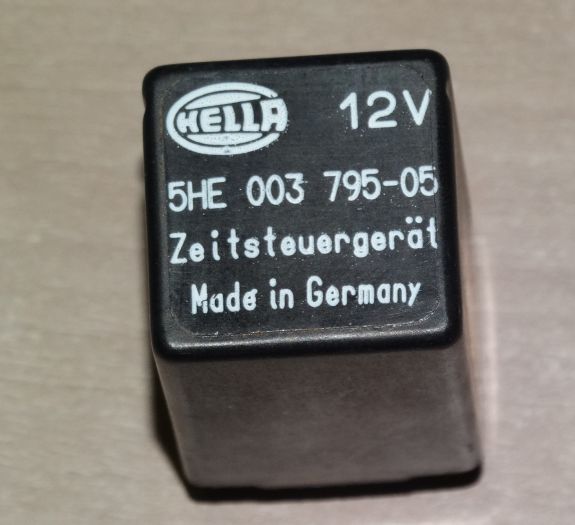 Relé 5HE 003 795-05  12V.
