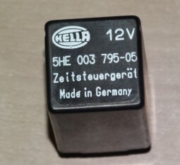 Relé 5HE 003 795-05  12V.