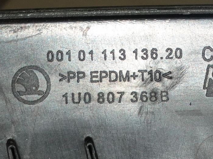 Pravá mřížka do nárazníku Škoda Octavia I Facelift (2000) - 1U0807368B