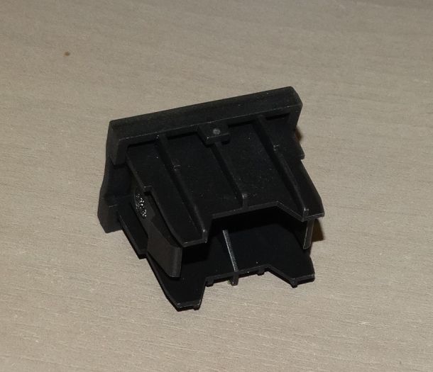 6Y0858179K   zaslepovací víčko přístrojové desky