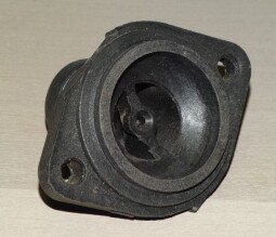 Příruba chladiva hrdlo skříně termostatu 032121121J