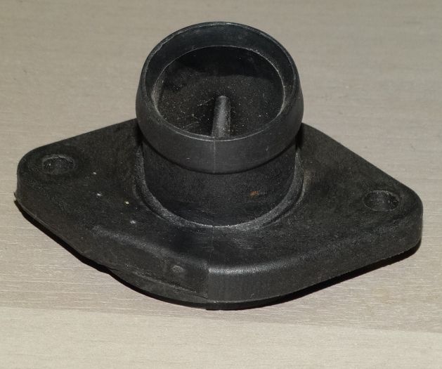 Příruba chladiva hrdlo skříně termostatu 032121121J