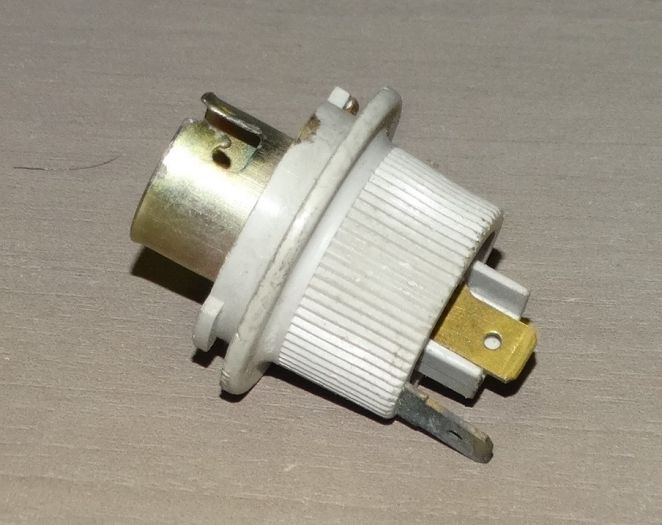 114924310 - Objímka žárovky Ba15S 