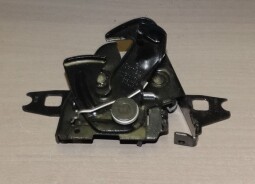 1U0823509D - Zámek kapoty spodní část ORIGINÁL