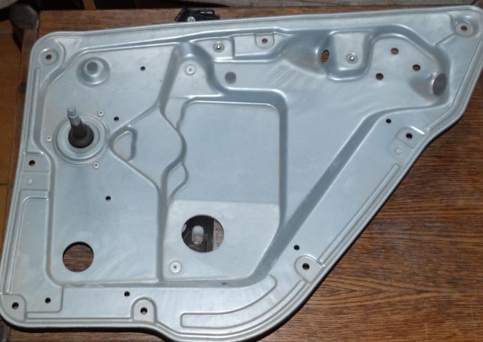 Stahovačka pravá zadní panel ŠKODA FABIA I