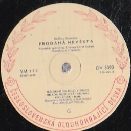 Prodaná nevěsta: předehra I. jednání.