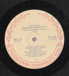 Prodaná nevěsta: předehra I. jednání.