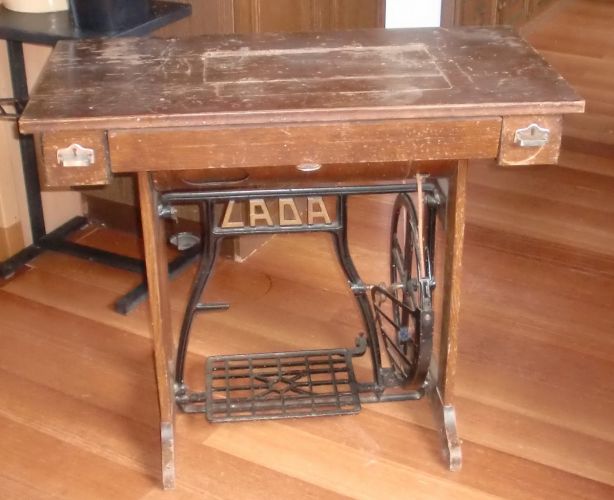 Prodám ŠICÍ STROJ LADA 121 -  funkční