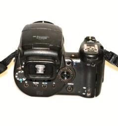 Digotální fotoaparát Sony 10,3 megapixelú.