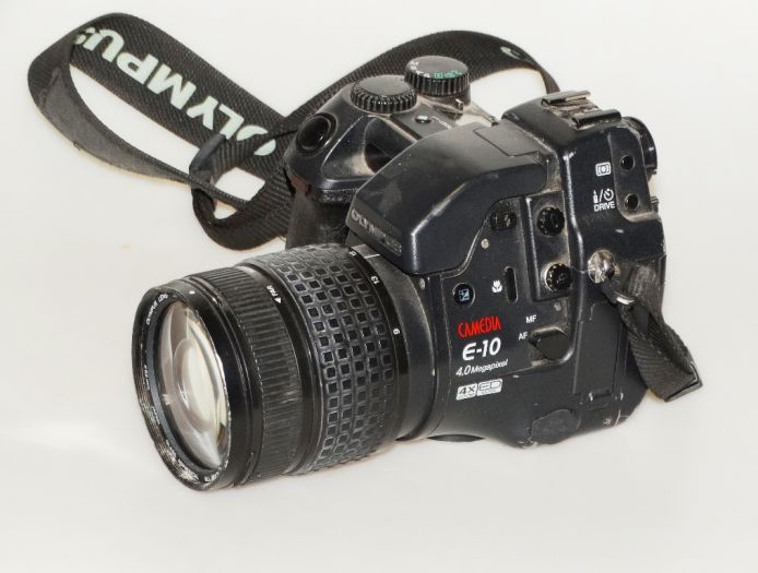 Digitální fotoaparát OLYMPUS 4,0 megapixelů.