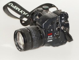 Digitální fotoaparát OLYMPUS 4,0 megapixelů.