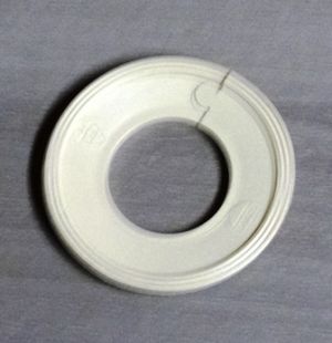 Rozeta - plastová, krytka pro otvory trubek ústředního topení 1" šedá
