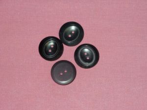 Knoflík černý, oválný, dvojdírkový 16mm