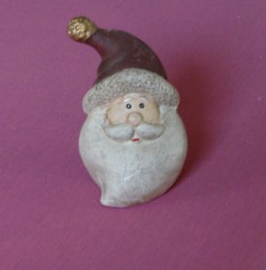 Vánoční dekorace - hlava trpaslíka. 