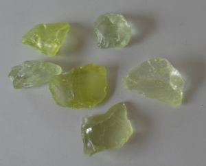 Skleněné kameny - ŠTĚRK  10 - 50 mm bal. 1kg. Zelená.