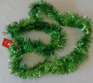 Vánoční dekorace - řetěz, slabě zelený.