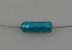 Axiální kondenzátor 47u/160V