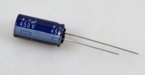 Radiální kondenzátor 4,7uF/450V