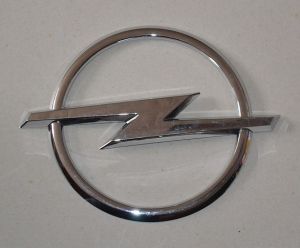 Přední znak Opel na kapotu. Klasické provedení, průměr kruhu 115 mm