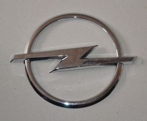 Přední znak Opel na kapotu. Klasické provedení, průměr kruhu 115 mm